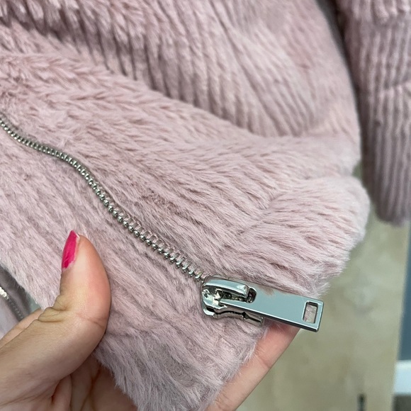 Pink faux fur jacket - Picture 3 of 8